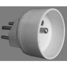 Adaptateur Internationaux=>CH