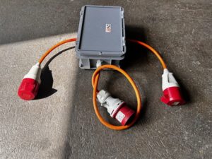 Adaptateur CEE32A TRI => 2x CEE16A Femelle